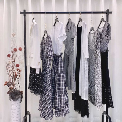 優質女裝直銷套裝 衛衣加絨加厚與中老年服裝批發網站推薦